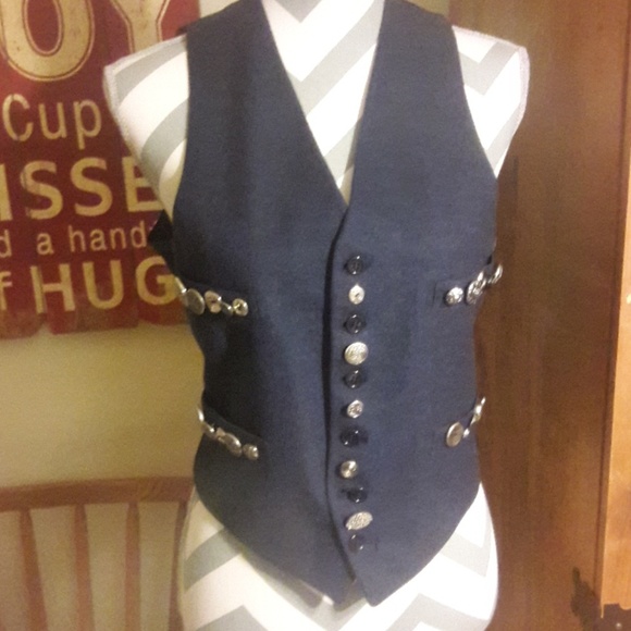 Buttoned Vest - Picture 2 of 8